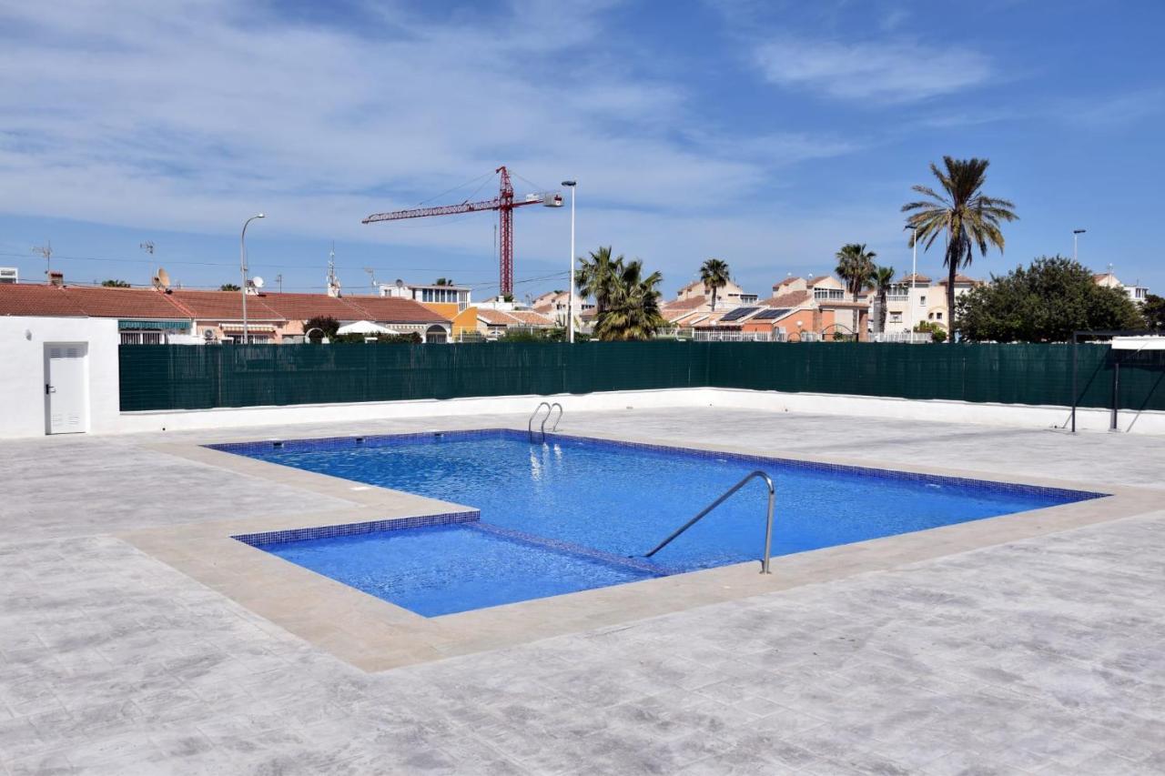 Casa Alex Torrevieja- Holiday House - Con Piscina Comunitaria Eksteriør billede