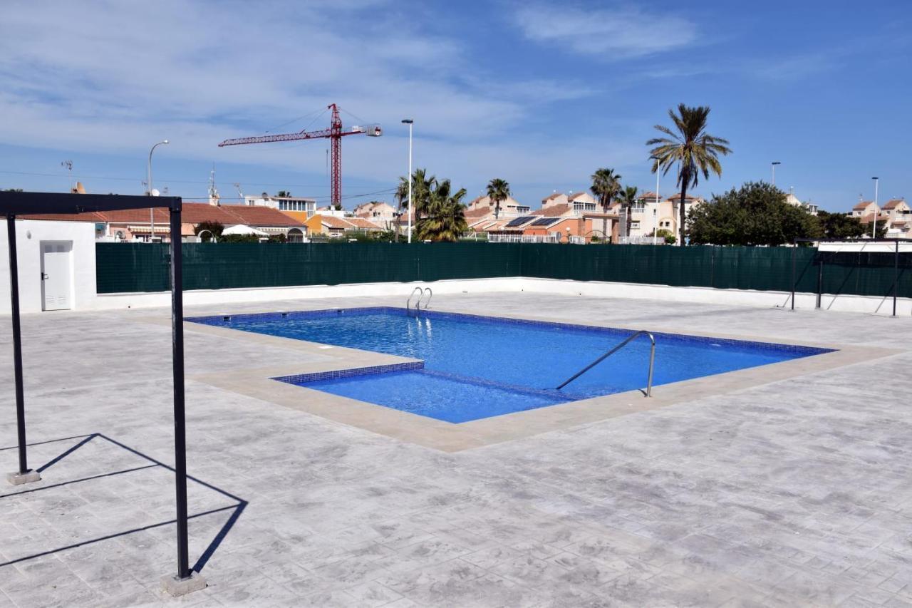 Casa Alex Torrevieja- Holiday House - Con Piscina Comunitaria Eksteriør billede